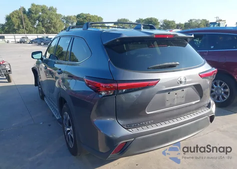 2021 Toyota Highlander Xle z USA, uszkodzony, nr VIN 5TDGZRAH8MS082768